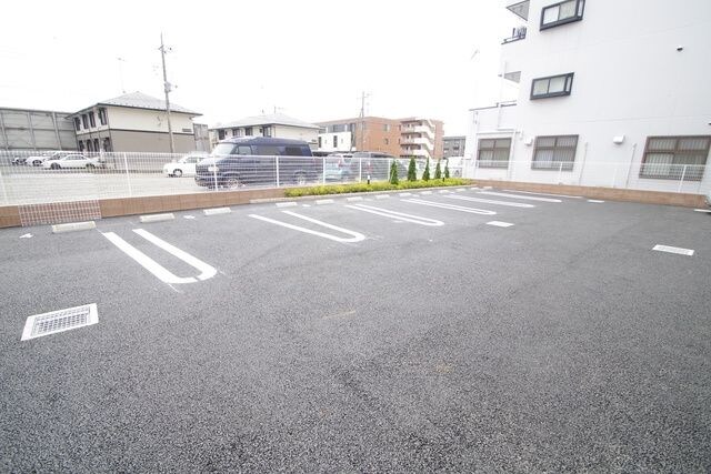 物件内観写真16　(★敷地内駐車場です★)