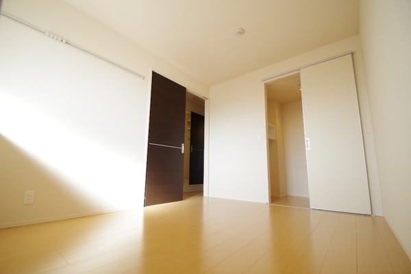 寝室(★明るい洋室です★)