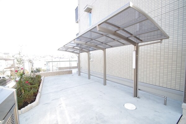 駐車場(★敷地内屋根付き駐輪場★)