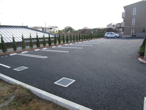 駐車場(★敷地内広々とした駐車場★)