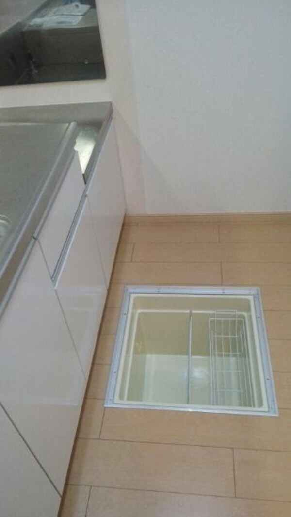 設備(床下収納)