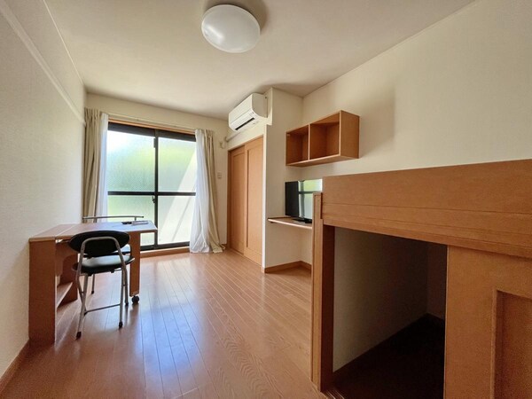 リビング・居室(同じタイプの別部屋写真です。)