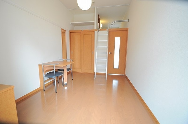 子供部屋(同タイプ部屋の写真となり設備等は現況と異なる場合があります。)