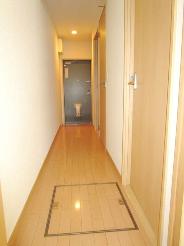 その他室内・内装(★キッチンから玄関を見て★)