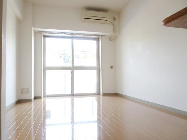 物件内観写真2　(★居室スペース★)