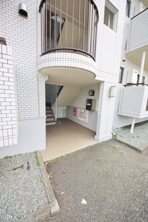 エントランス(★見学希望等はタウンハウジング中央林間店までお気軽に♪★)