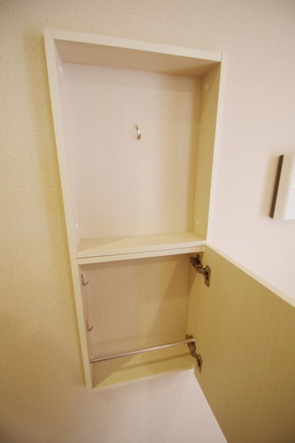 設備(★玄関横の便利な収納スペース★)