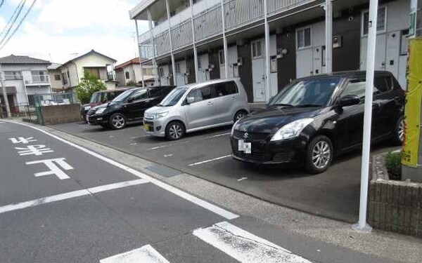 駐車場(同タイプ部屋の写真となり設備等は現況と異なる場合があります。)
