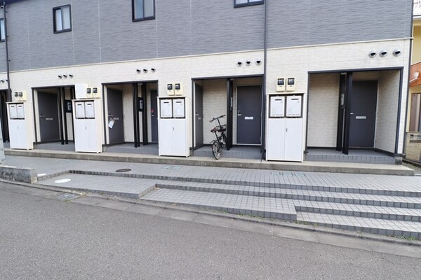 エントランス(お問い合わせはタウンハウジング大和店へ！)