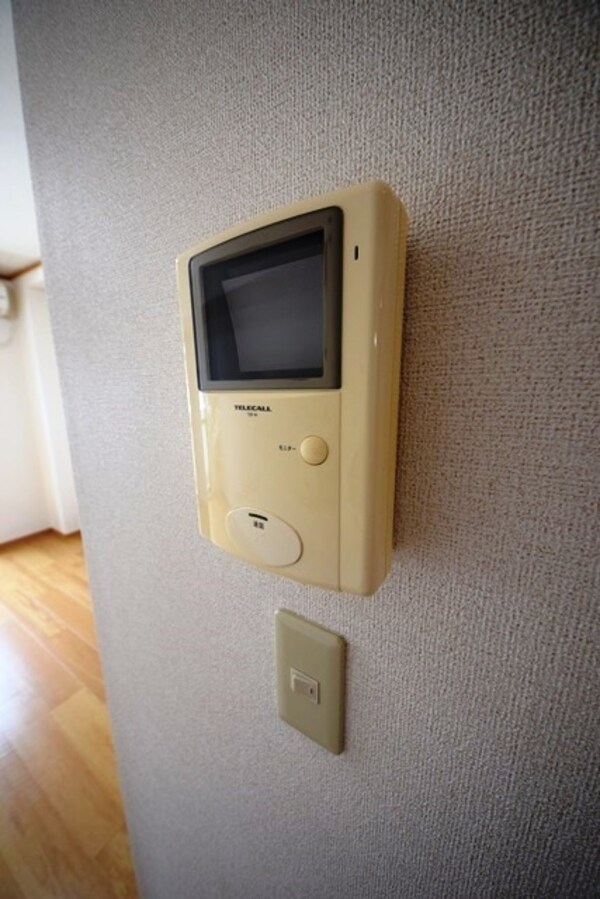 セキュリティ(お得な更新料なし　駅まで平坦アクセス　設備・収納充実)