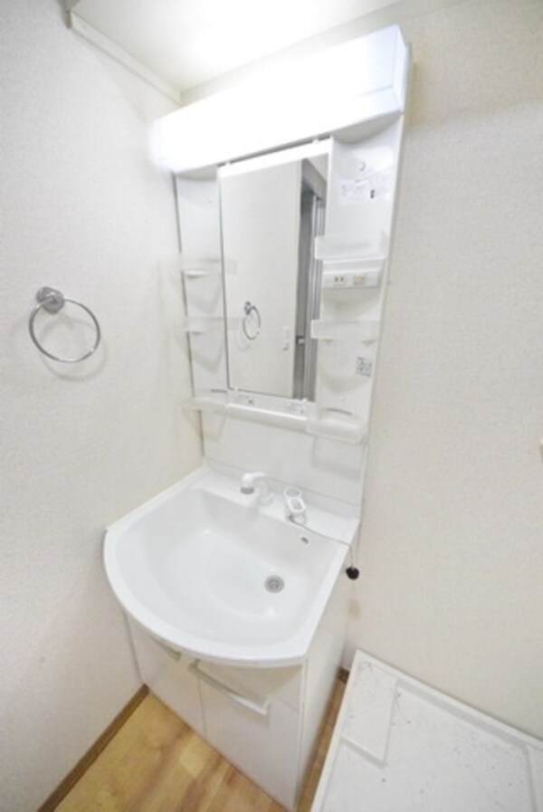 洗面(同物件別部屋)