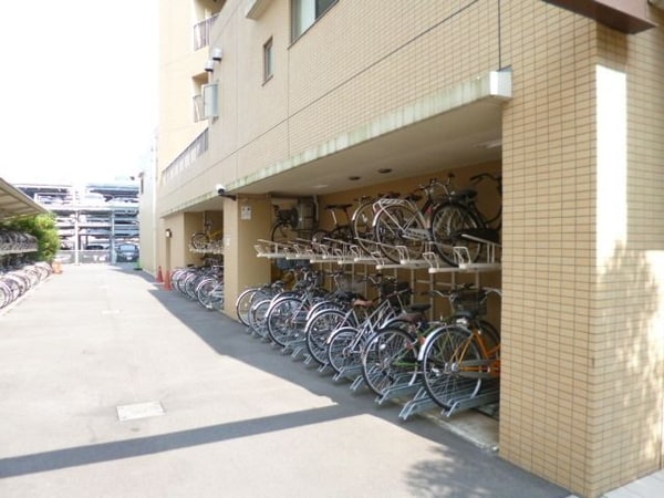 駐車場(★広めの駐輪場と敷地内駐車場★)