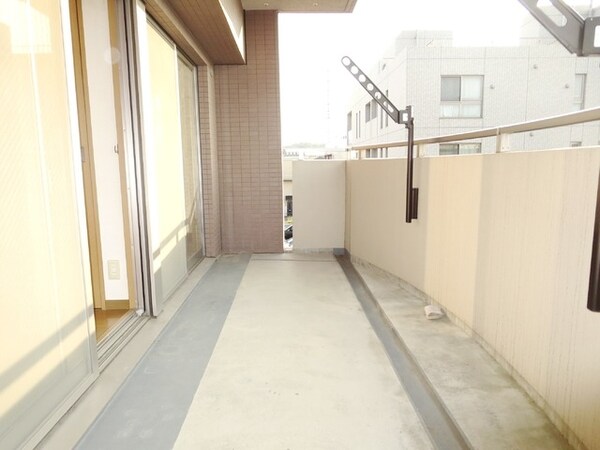 設備(★広く洗濯物が干しやすいバルコニーです★)