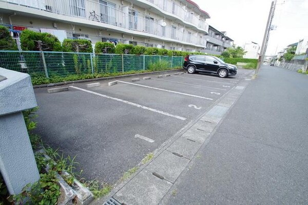 駐車場(★賃貸物件のお問い合わせはタウンハウジング登戸店まで★)