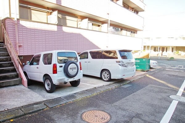 駐車場(★賃貸物件のお問い合わせはタウンハウジング登戸店まで★)