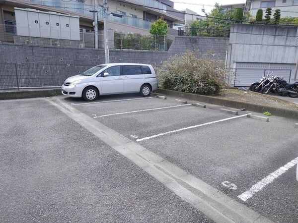 駐車場(★賃貸物件のお問い合わせはタウンハウジング登戸店まで★)