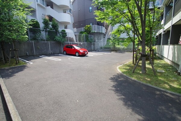 駐車場(★賃貸物件のお問い合わせはタウンハウジング登戸店まで★)