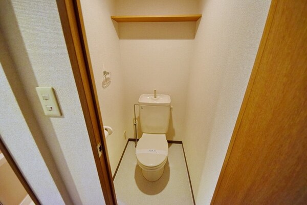 トイレ(★トイレには上部に棚があります★)