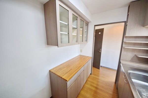 その他(★キッチンスペースの食器棚★)