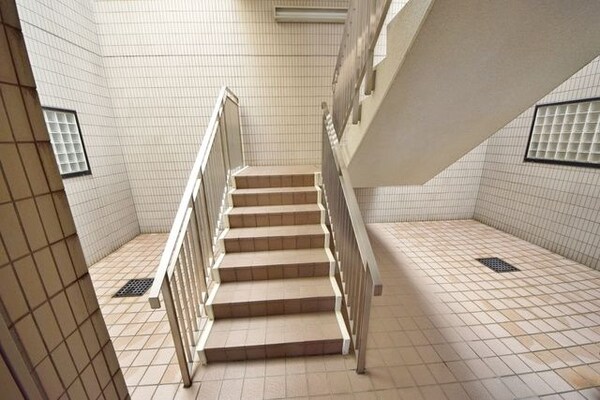 その他(★上階へ上がる階段です★)