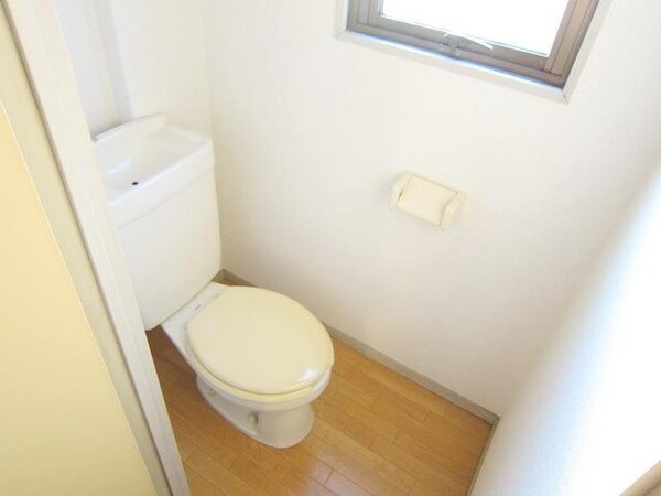 トイレ(★嬉しい窓付きトイレ★)