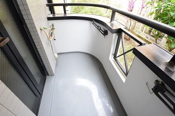 バルコニー(★広めのバルコニーで洗濯物干しが楽です★)