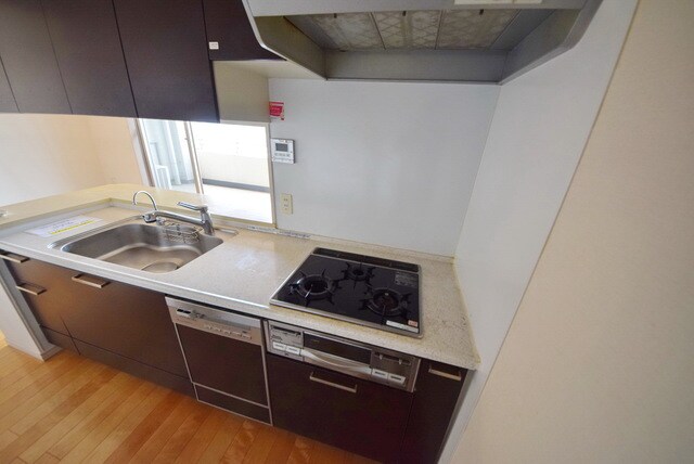 物件内観写真11　(★ガスコンロ３口のシステムキッチンです★)