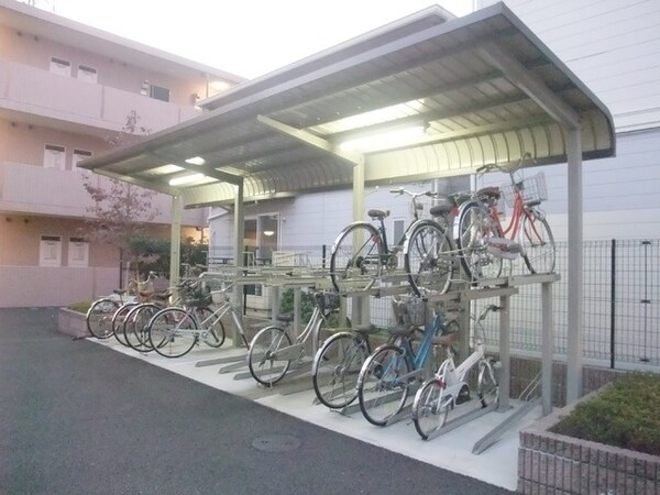 駐車場(★雨の日は助かる屋根付き駐輪場です★)