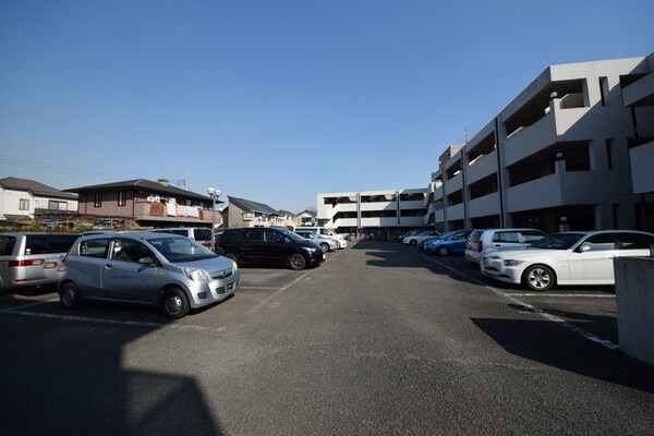 駐車場(お問い合わせはタウンハウジング調布店まで)