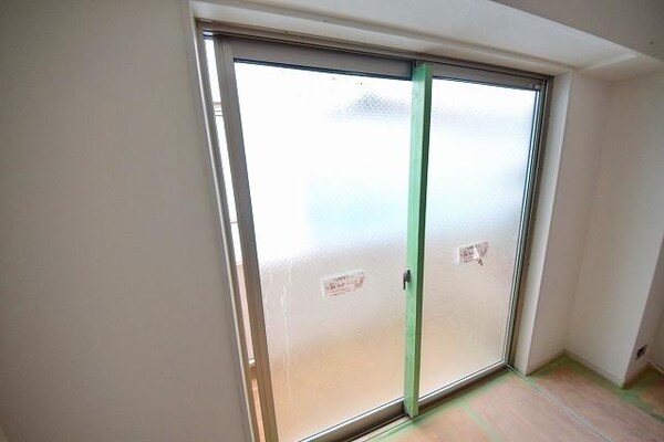 バルコニー(★頑張って建設中です★洗面所です★スリガラスの窓です★)
