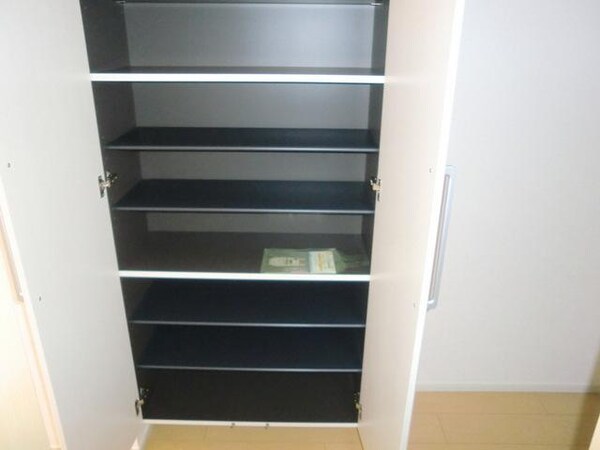 玄関(★大型シューズＢＯＸです★)