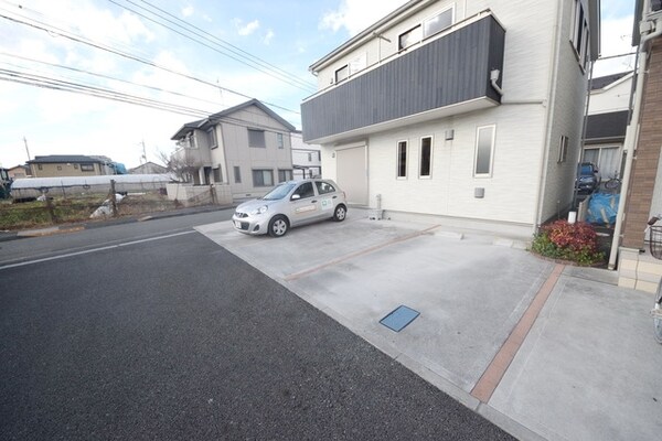 駐車場(タウンハウジング府中店まで)