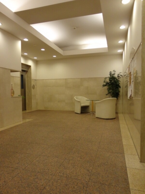 エントランス(１階の共用ロビー)