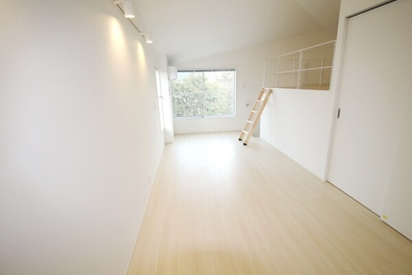 リビング・居室(★洋室9帖広めのお部屋です★)