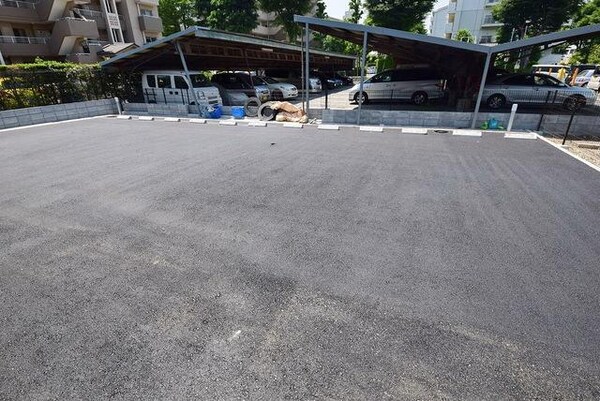 駐車場(タウンハウジング調布店まで)