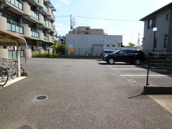 駐車場(★アスファルト舗装の敷地内駐車場ですよ★)