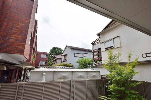 眺望(★バルコニーからの風景・閑静な住宅街です★)