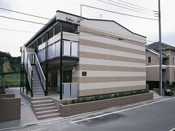 外観(★2トンカラーのきれいな建物★)