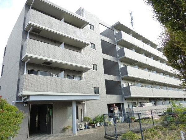 外観(西、エントランス側)
