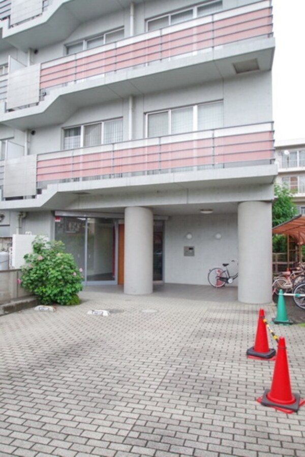 エントランス(★タウンハウジング稲田堤店までお問い合わせくださいませ★)