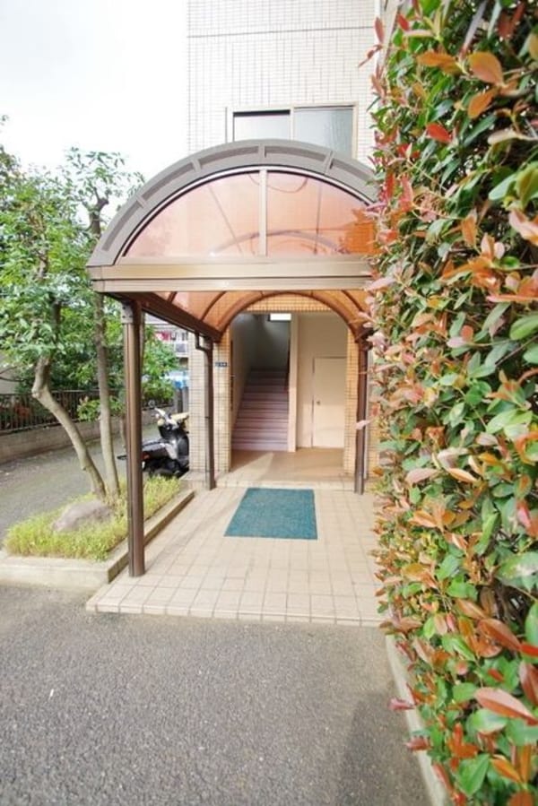 エントランス(★お部屋探しはタウンハウジング稲田堤店まで★)