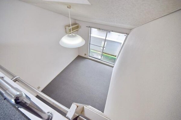 リビング・居室(★ロフトがあるので天井が高いお部屋です★)