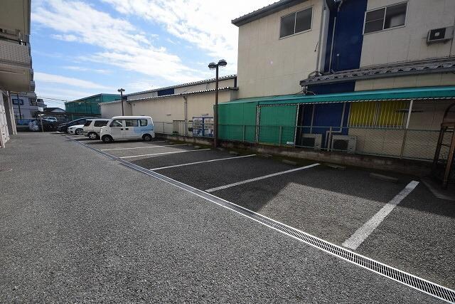 物件内観写真6　(★敷地内駐車場です★)