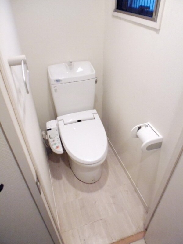トイレ(★窓あり★ウォシュレット完備★)