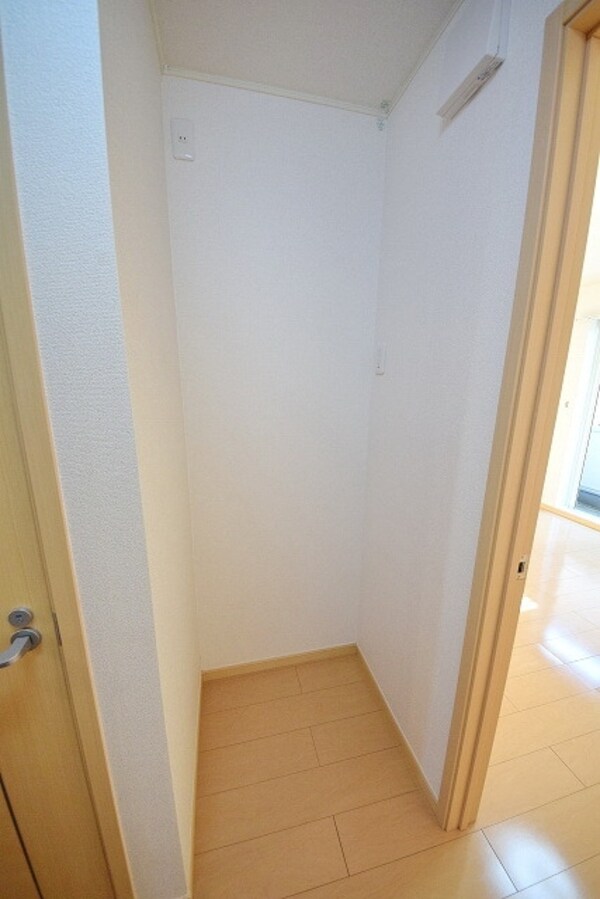 設備(★キッチン脇の冷蔵庫等を置くことが出来るスペースです★)