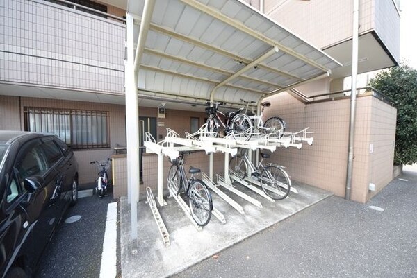 共有部分(屋根付き駐輪場あり)