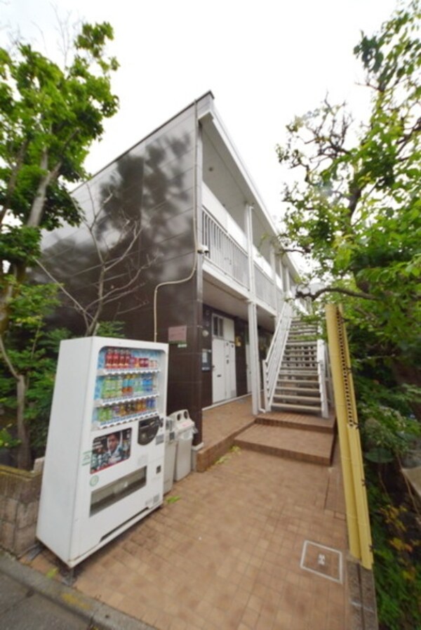 エントランス(★入口には自動販売機もあります★)