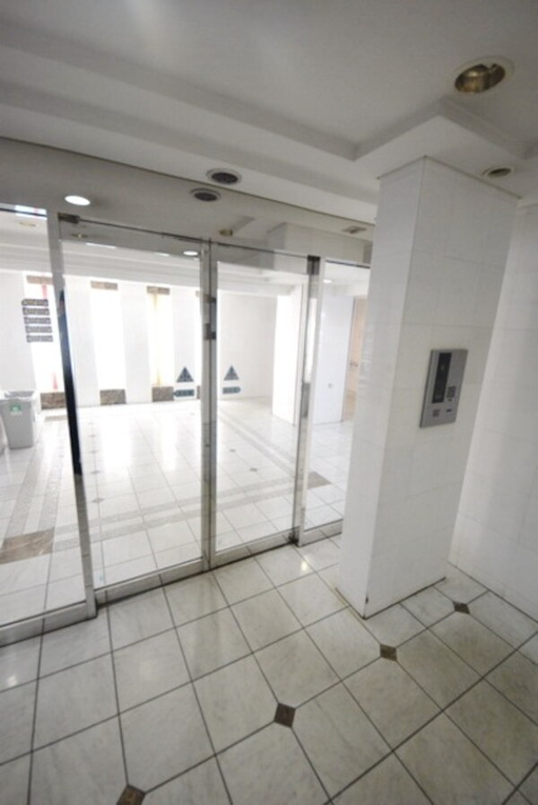 ロビー(★安心のオートロック付きの物件です★)