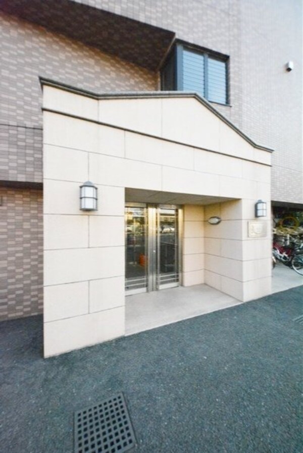 エントランス(部屋探しは株式会社　タウンハウジング　までお気軽にお問合せ…)