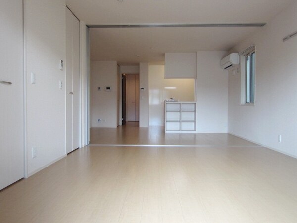 リビング・居室(★扉を開けば広いワンルームとしても使えます★)